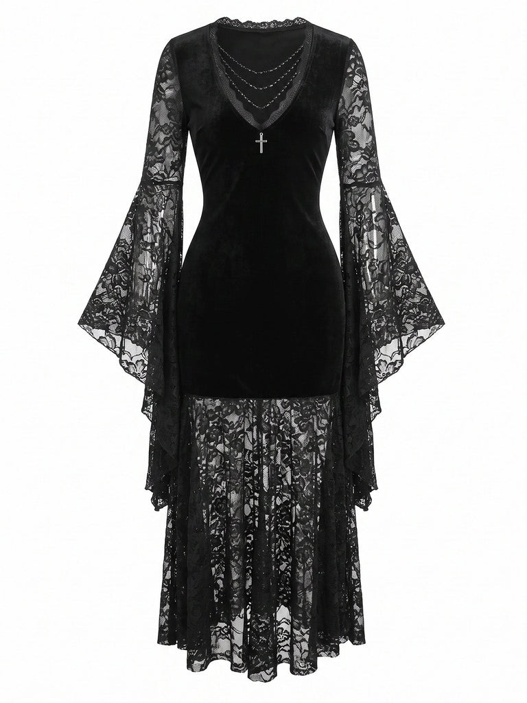 Robe gothique noire en velours à manches chauve-souris et empiècements en dentelle années 1970
