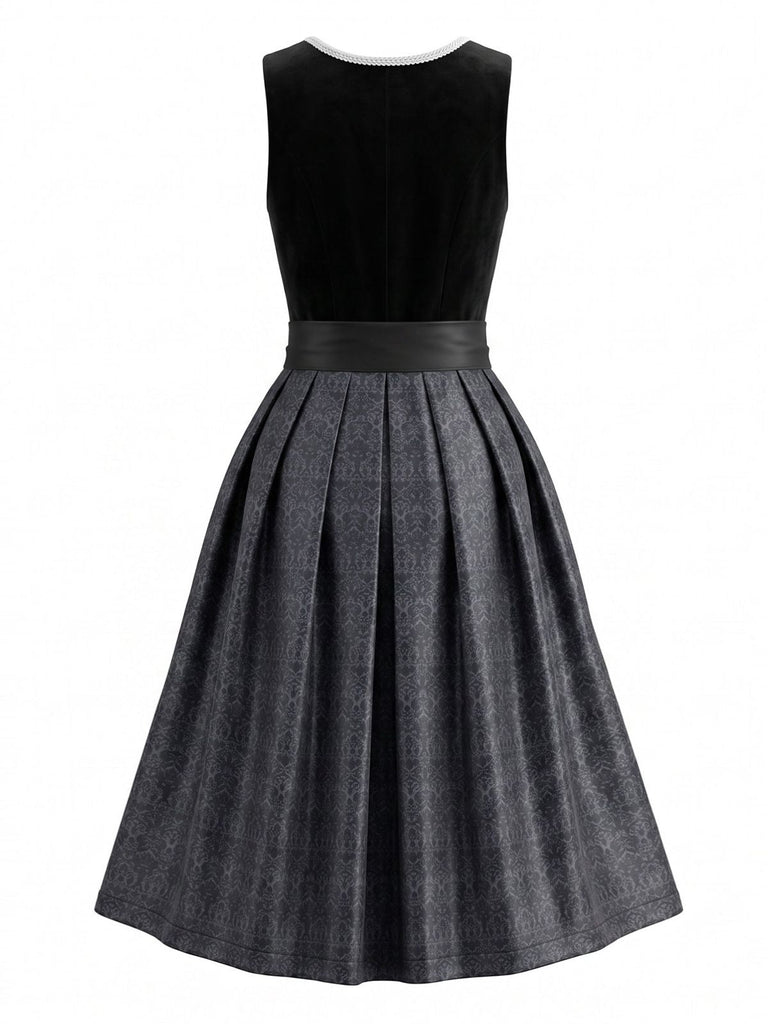 Robe noire à décolleté cœur et bordure contrastée avec tablier Années 1950