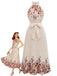 Robe longue beige fleurie, plissée, dos nu et taille nouée années 1950