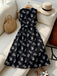 Robe ceinturée à col rond et motif de feuilles botaniques années 1950