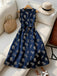 Robe ceinturée à col rond et motif de feuilles botaniques années 1950
