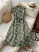 Robe ceinturée à col rond et motif de feuilles botaniques années 1950