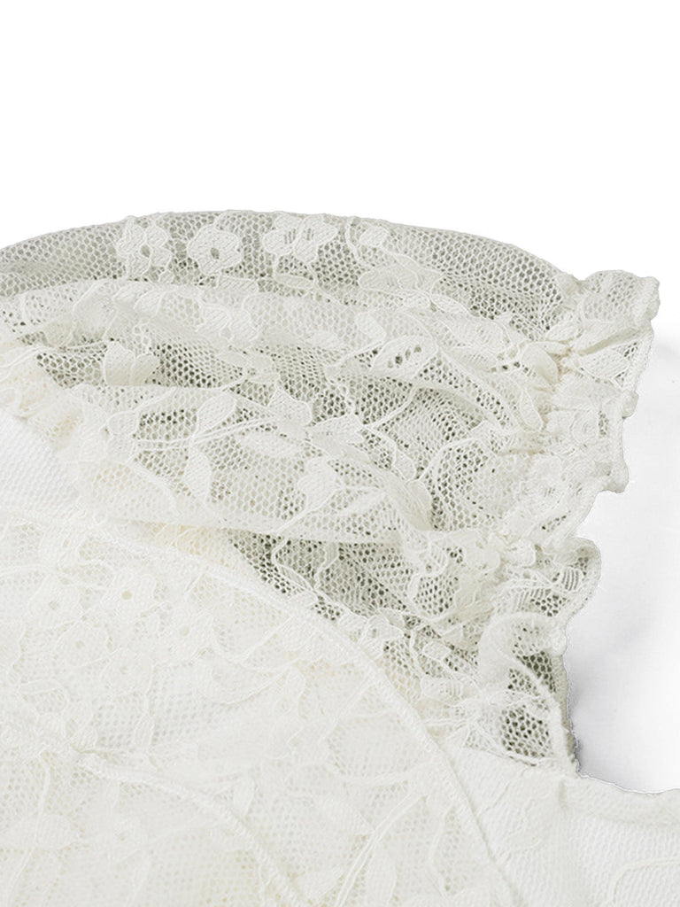 Blouse gothique en dentelle à volants, manches bouffantes et décolleté goutte d’eau années 1960