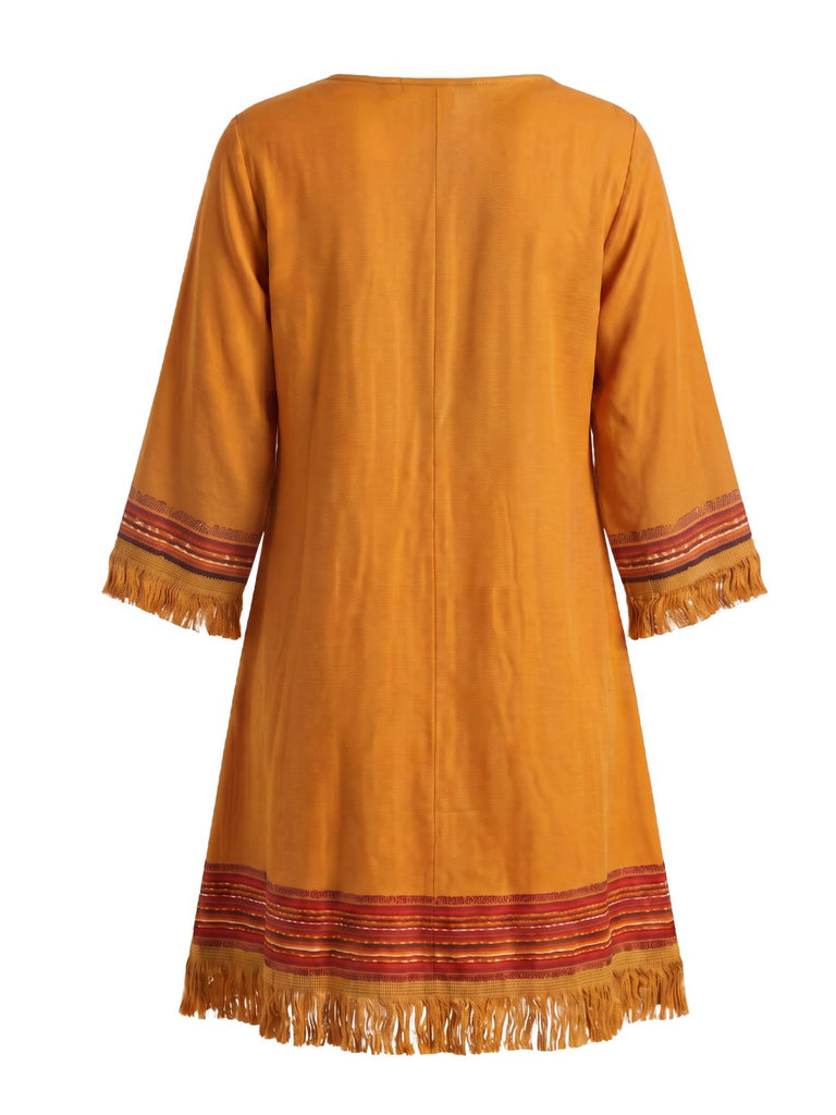 Robe bohème marron à col V et franges à pompons années 1970