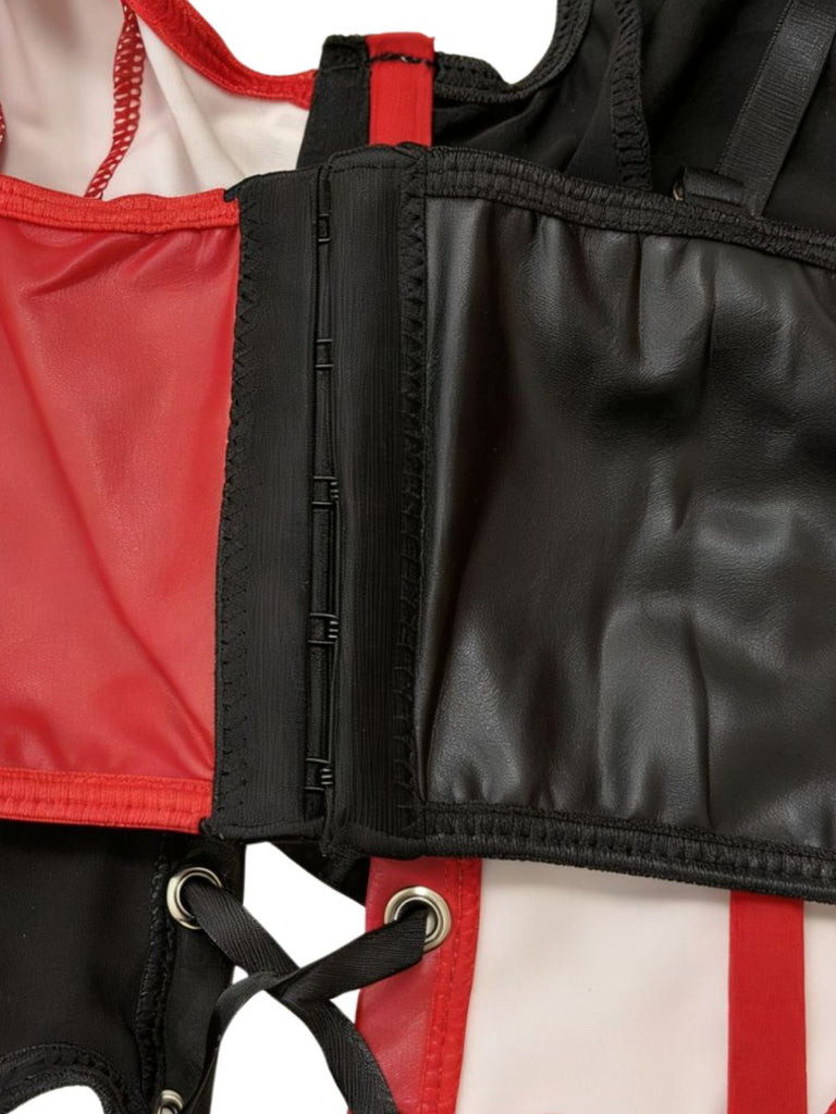 Top corset rouge et noir en similicuir à étoiles et laçage années 1950