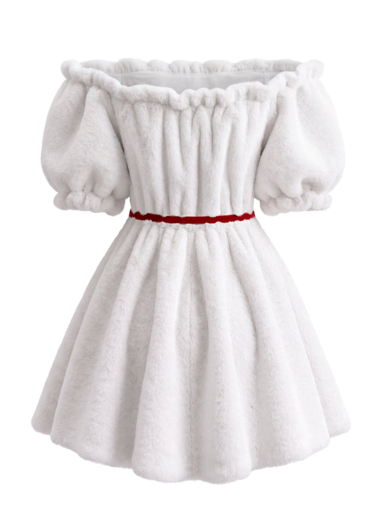Robe courte blanche en fausse fourrure à épaules dénudées avec serre-tête à bois de renne Années 1960 - 3