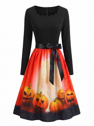 Robe évasée Halloween à citrouilles, chauves-souris et nœud à l’encolure années 1950 - 2