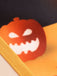 Robe évasée Halloween à citrouilles, chauves-souris et nœud à l’encolure années 1950 - 10