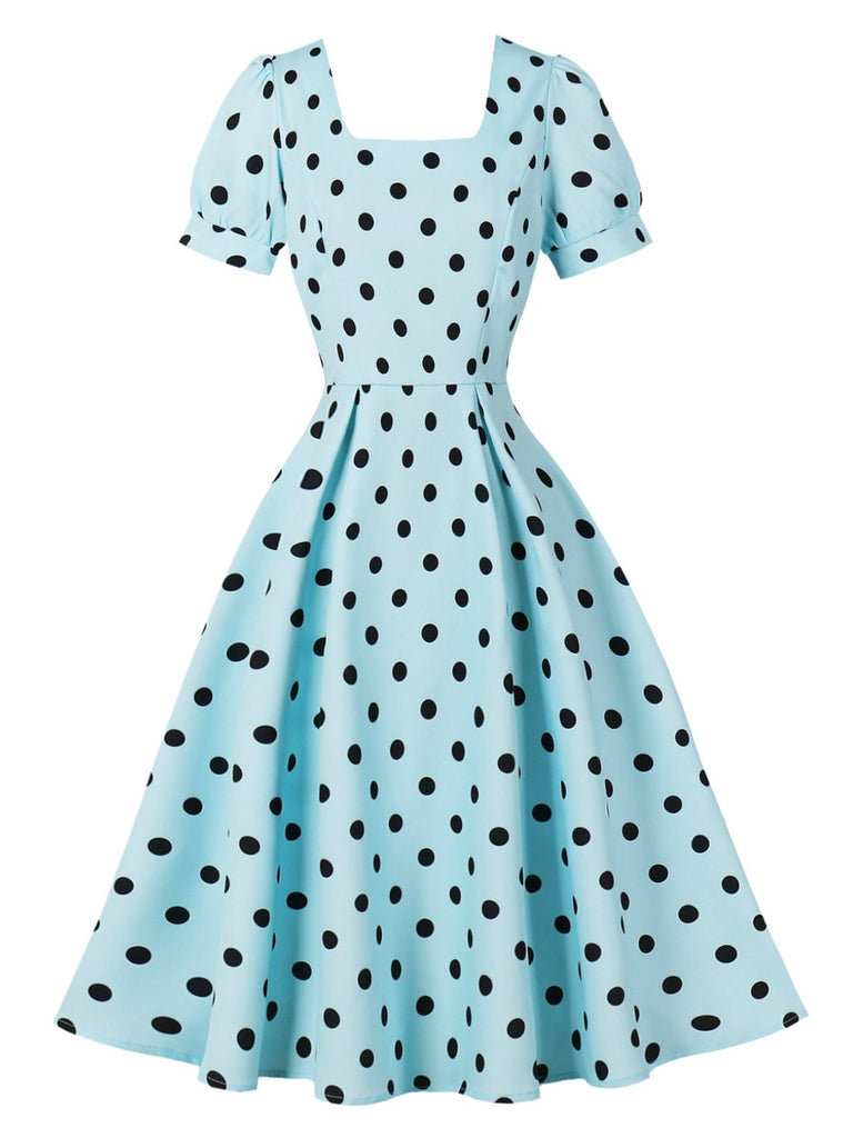 Robe évasée bleue à pois, col carré et manches bouffantes années 1950