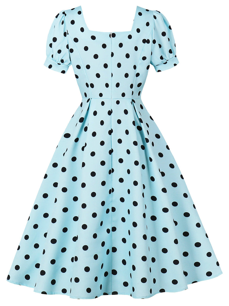 Robe évasée bleue à pois, col carré et manches bouffantes années 1950