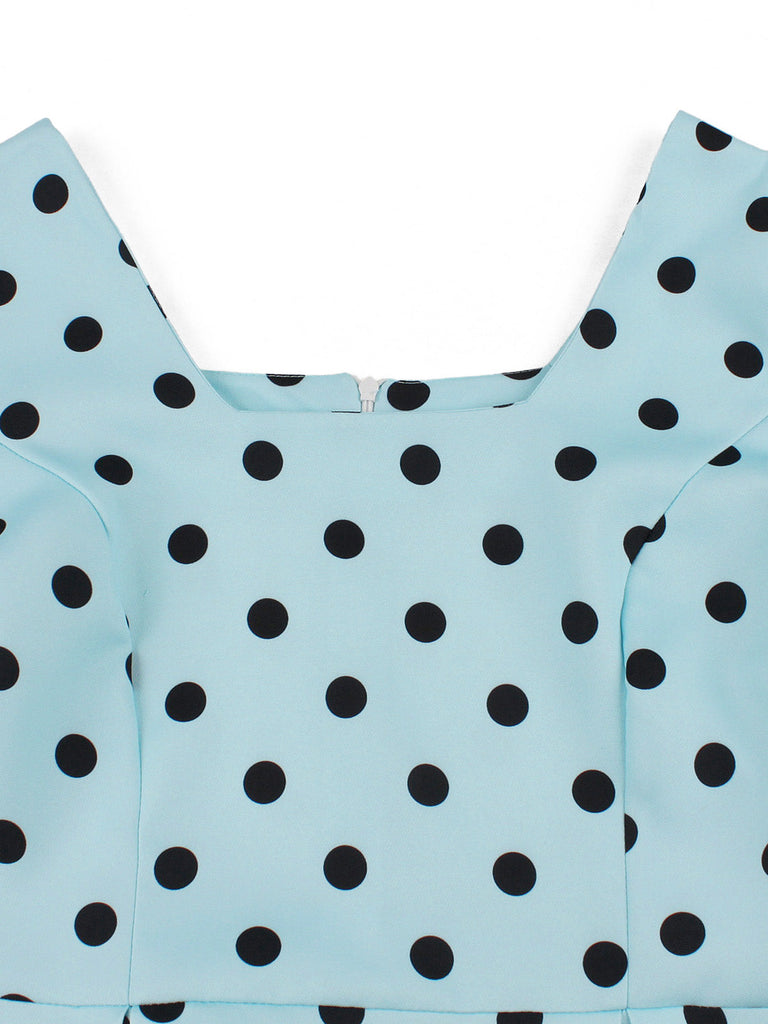 Robe évasée bleue à pois, col carré et manches bouffantes années 1950