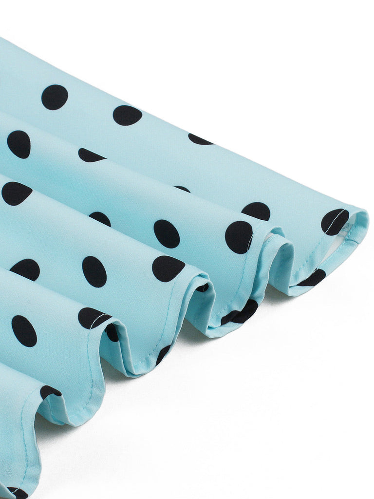 Robe évasée bleue à pois, col carré et manches bouffantes années 1950