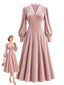 [Prévente] Robe rose en velours à col en dentelle et manches longues Années 1930