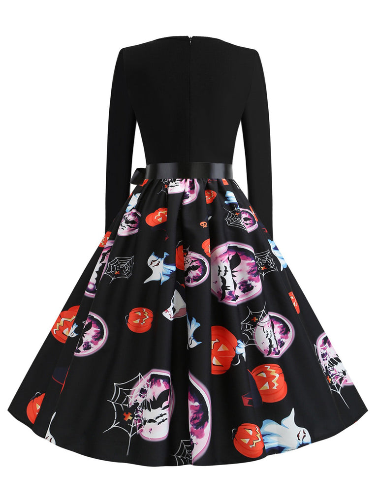 Robe noire d’Halloween à col pétale et manches longues années 1950