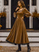 Robe en velours à col carré, bordure en dentelle et manches longues Années 1970 - 8