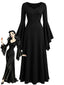 Robe longue noire gothique manches évasées et décolleté cœur années 70