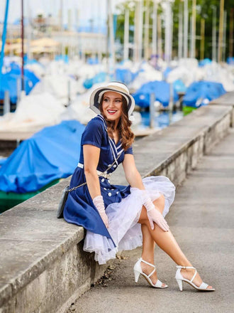 Robe à double boutonnage style marin bleu foncé des années 1950