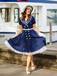Robe à double boutonnage style marin bleu foncé des années 1950