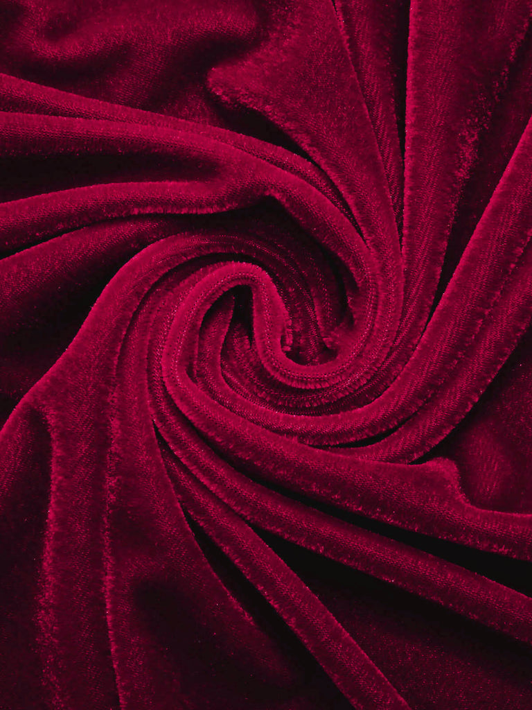 Robe rouge à bretelles en velours à col chérie des années 1950