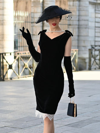 Robe noire à nœud en velours massif des années 1960