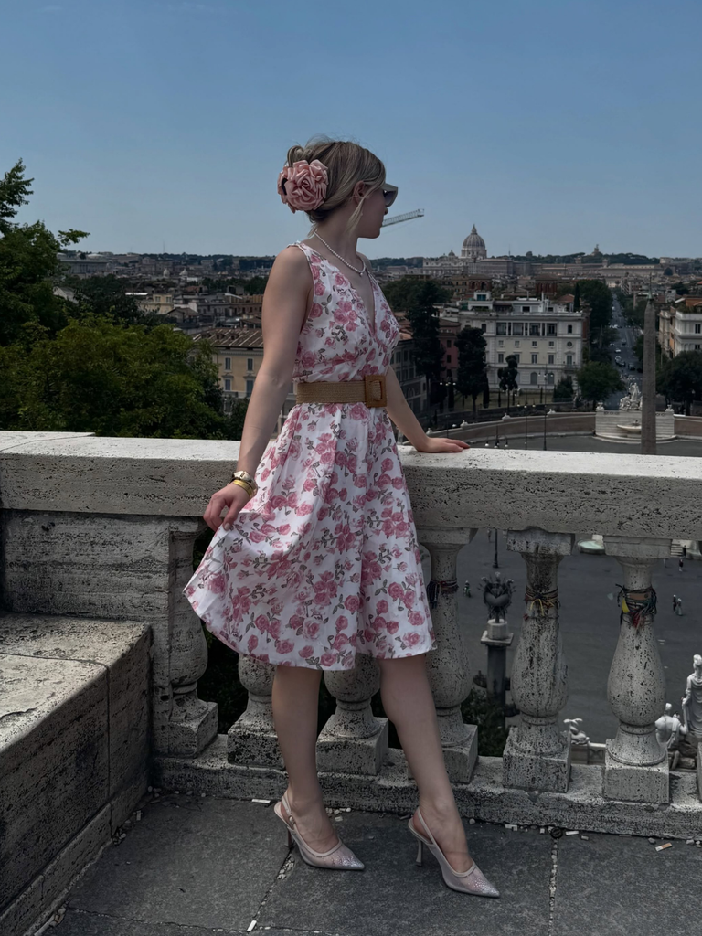 Robe rose à col en V et motif fleurs des années 1950