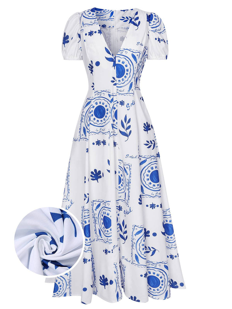 Robe à col en V profond et à motifs de plantes bleues et blanches des années 1930