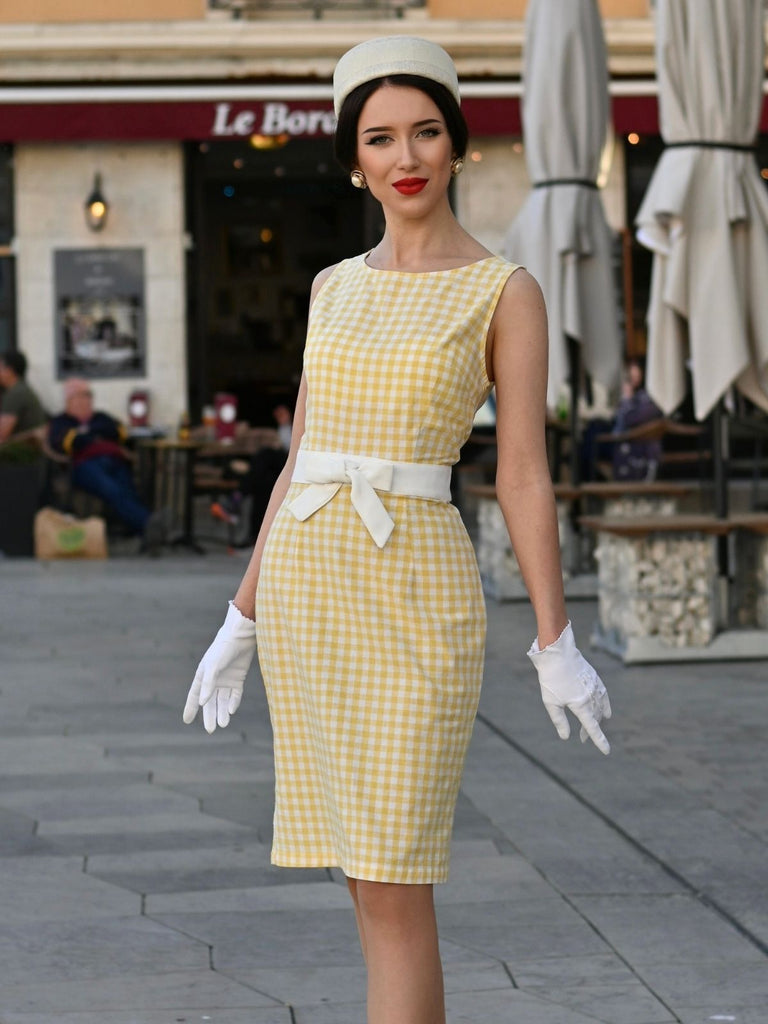 Robe sans manches à carreaux et nœud jaune des années 1960