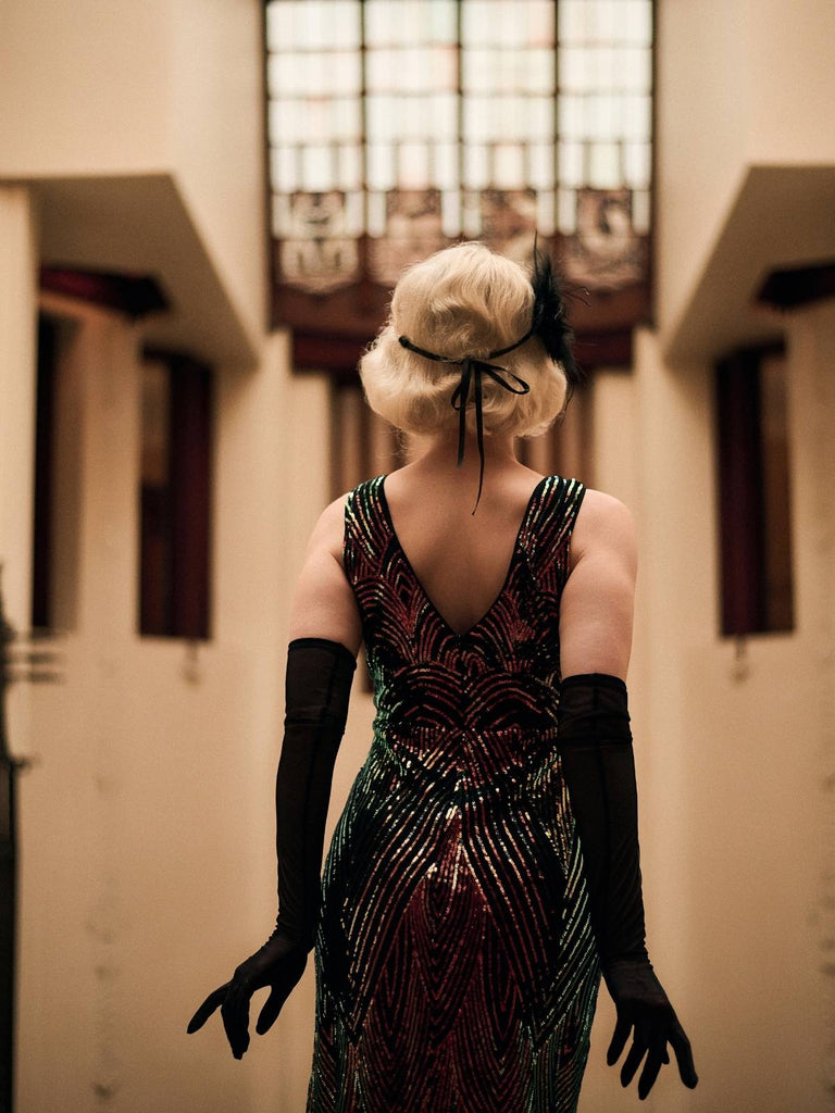 Robe de sirène à paillettes multicolores à col en V des années 1920