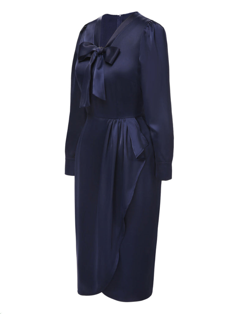 [Pré-vente] Robe de chambre en simili satin avec col noué bleu foncé des années 40