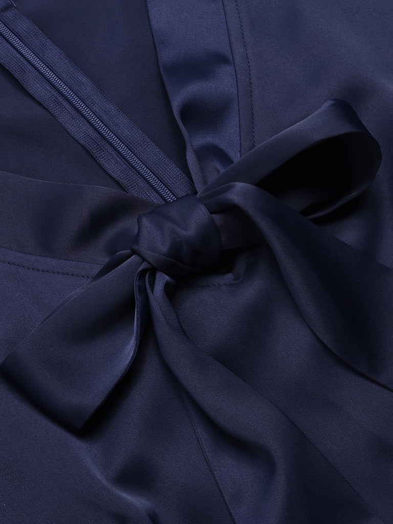 [Pré-vente] Robe de chambre en simili satin avec col noué bleu foncé des années 40