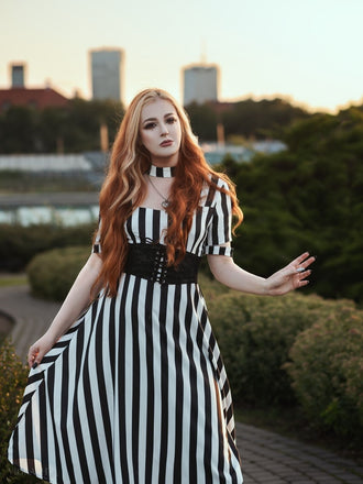 Robe col licou carré à rayures noirs et blanches des années 1950