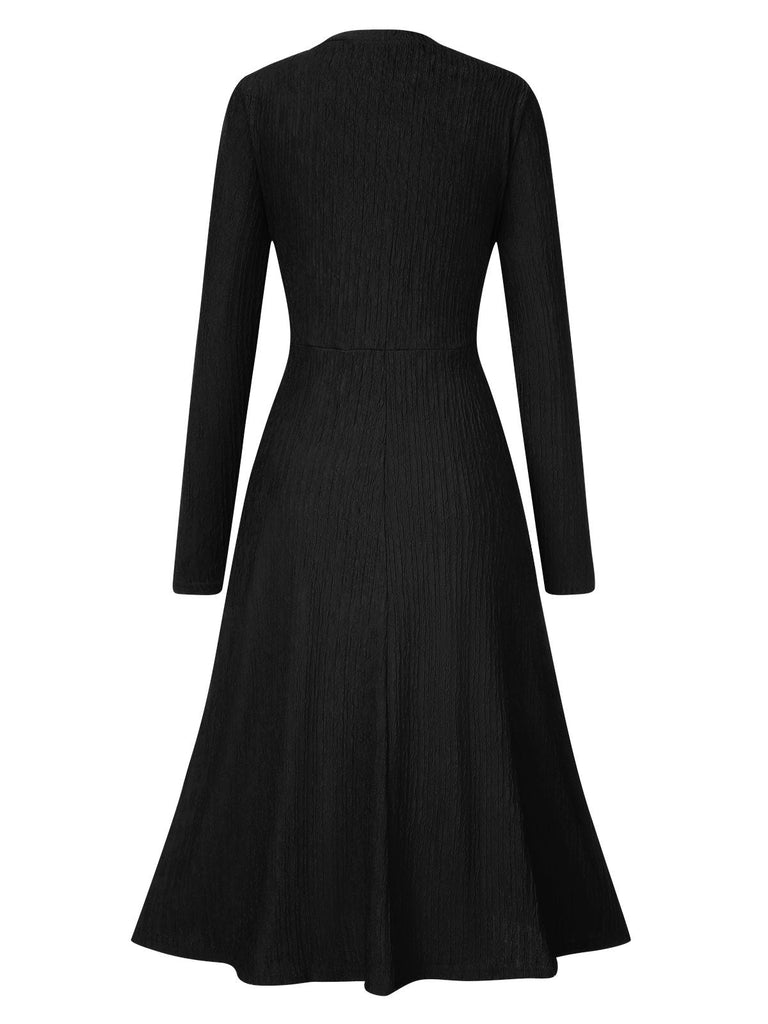 Robe mi-longue trapèze à taille portefeuille et col en V des années 1940