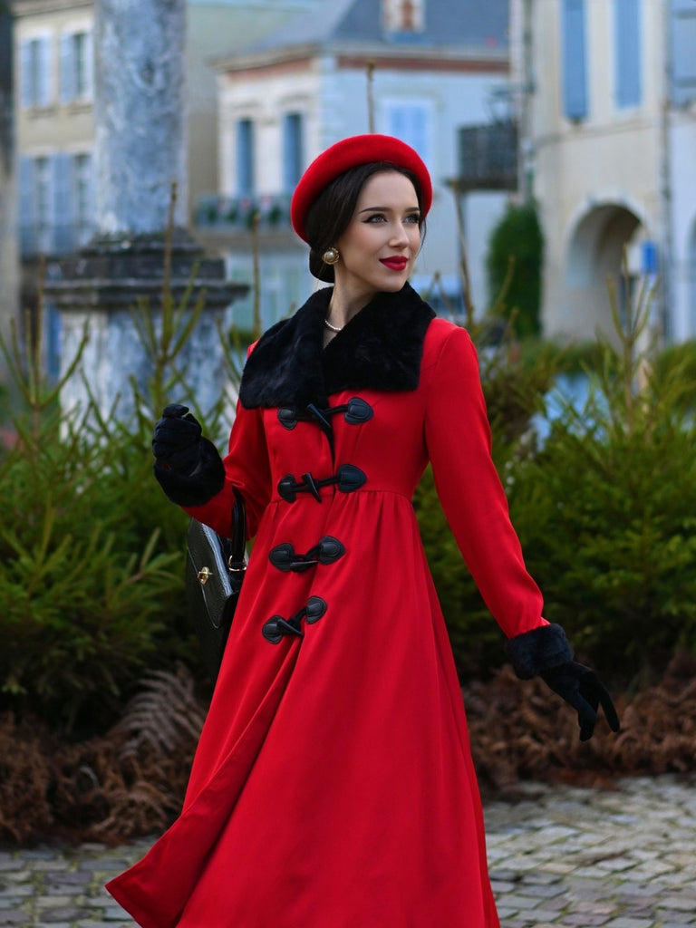 Manteau à col en fourrure rouge et noir des années 1950
