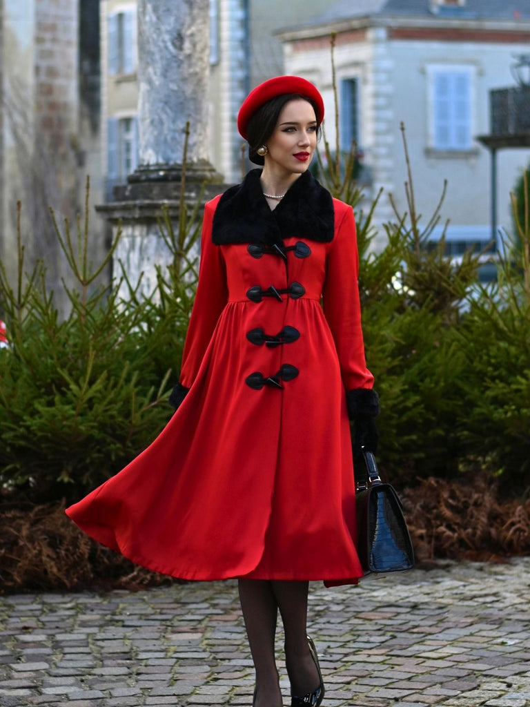 Manteau à col en fourrure rouge et noir des années 1950
