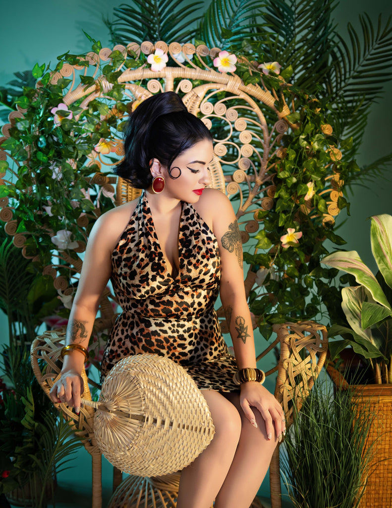 Robe léopard marron à col en V et dos nu des années 1960