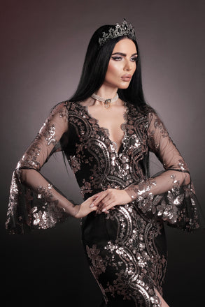 Robe longue à paillettes et col en V profond des années 1930