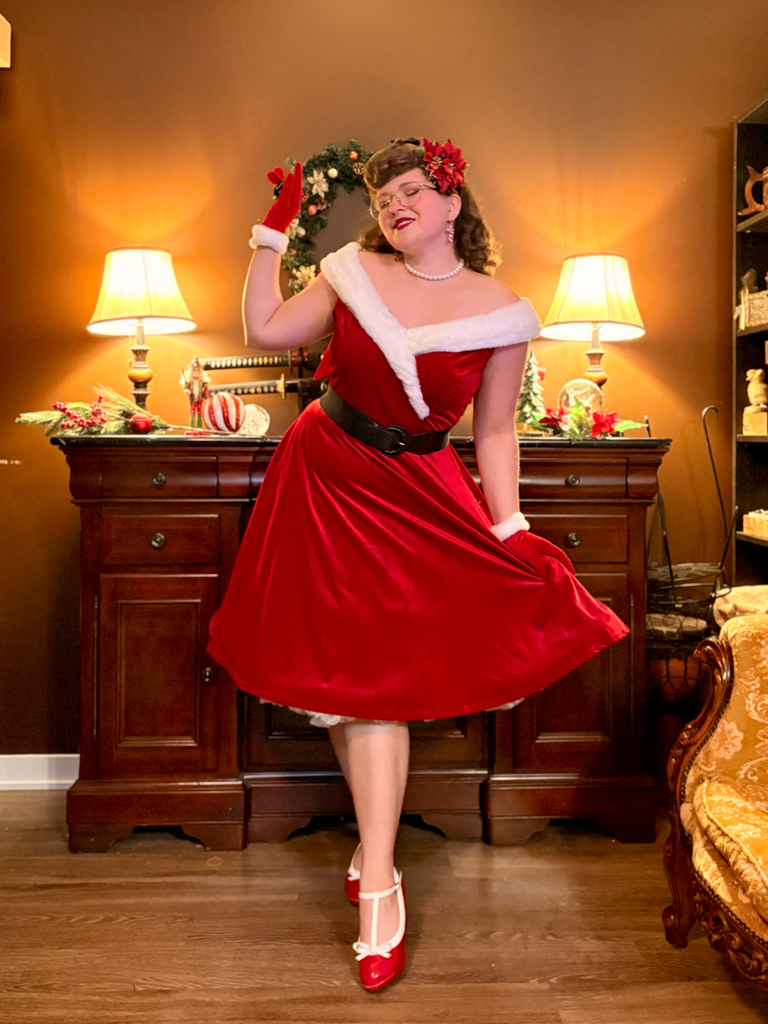 Robe de Noël rouge en velours à épaules dénudées des années 1950