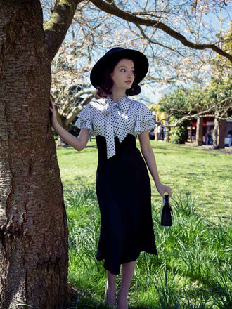 Robe sirène noire à pois et col noué des années 1930