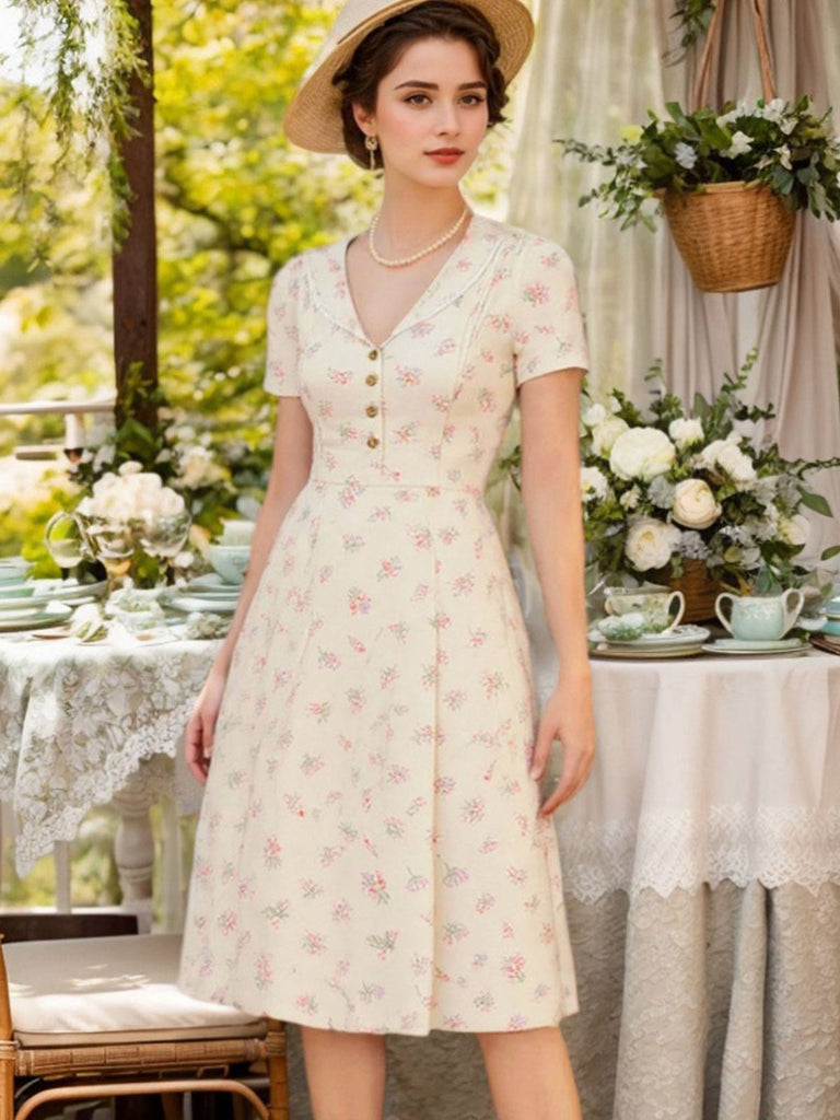 Robe beige à manches bouffantes et revers fleuris des années 1940