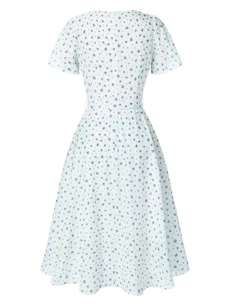 Robe blanche en coton fleurs avec ceinture des années 1940