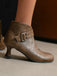 Bottines à bout rond, découpes, boucle et talon bloc