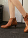 Bottines à bout rond, découpes, boucle et talon bloc