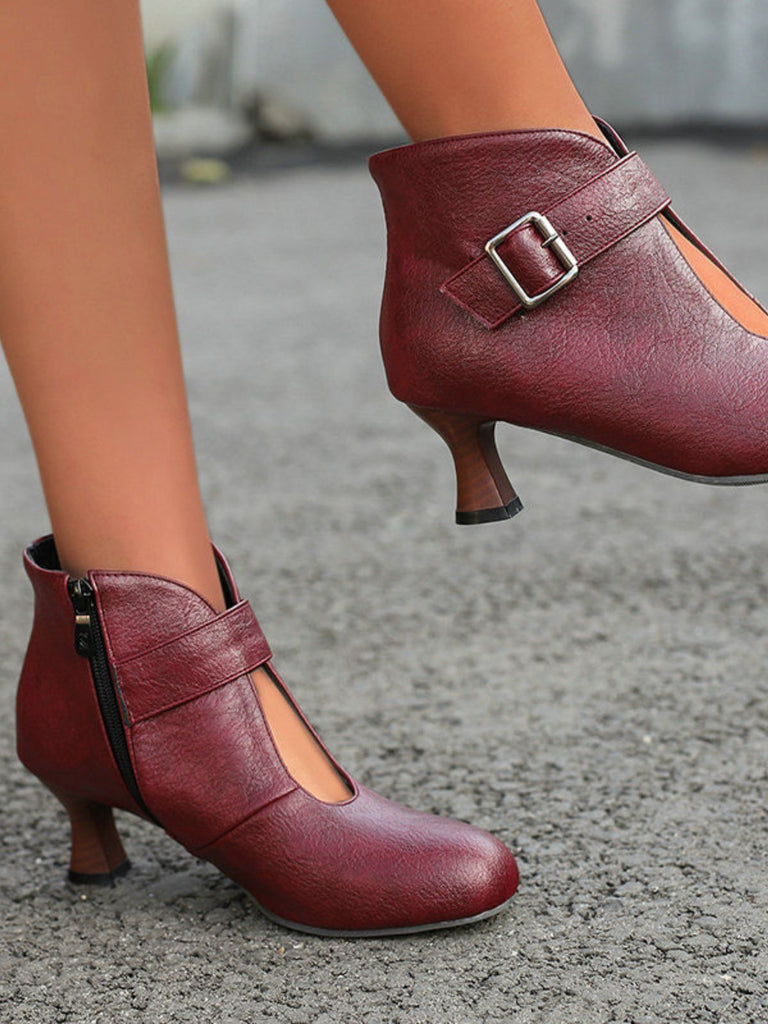 Bottines à bout rond, découpes, boucle et talon bloc