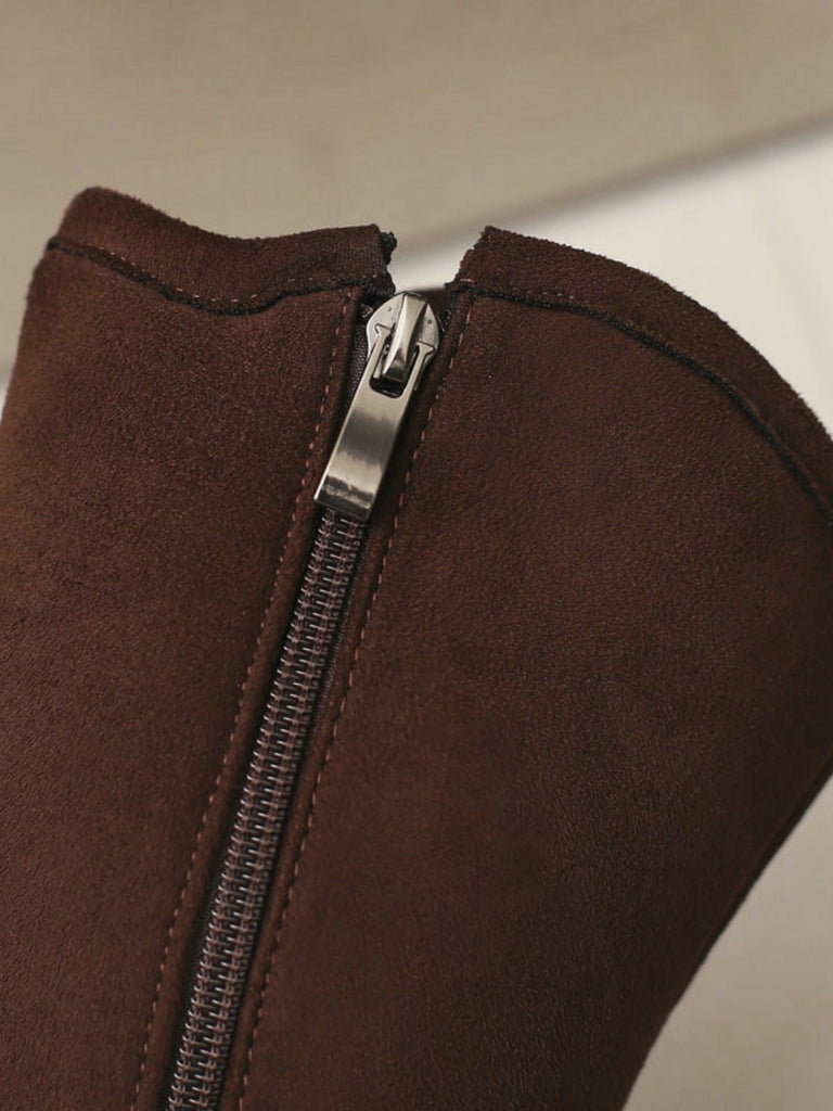 Bottes mi-mollet cloutées en daim doublées de fausse fourrure