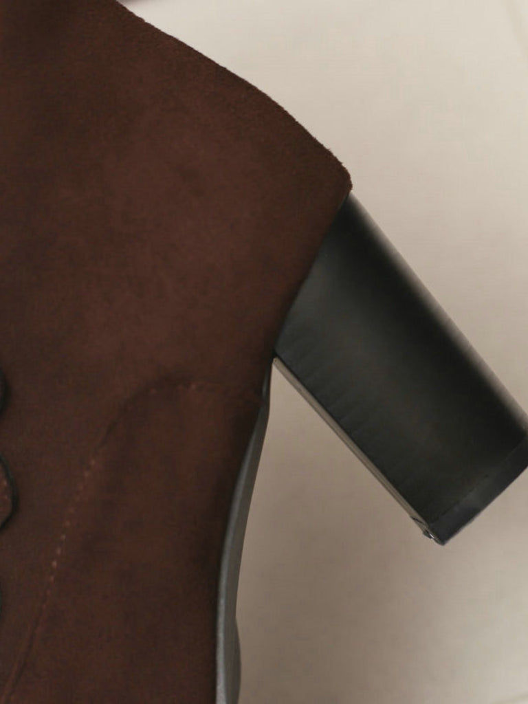 Bottes mi-mollet cloutées en daim doublées de fausse fourrure