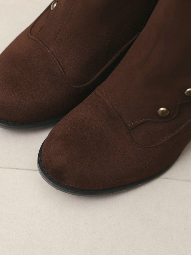 Bottes mi-mollet cloutées en daim doublées de fausse fourrure