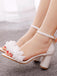 Sandales blanches à talons épais et fleurs 3D