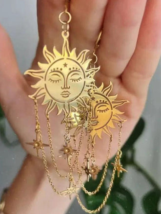 Boucles d'oreilles dorée visage de soleil de tarot avec chaîne