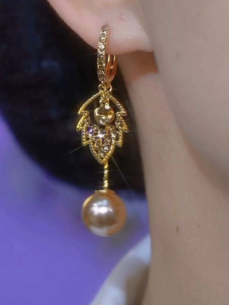 Boucles d'oreilles pendantes dorées à feuilles, strass et perles