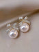 Boucles d’oreilles puces à nœud, strass et perles blanches fantaisie - 1
